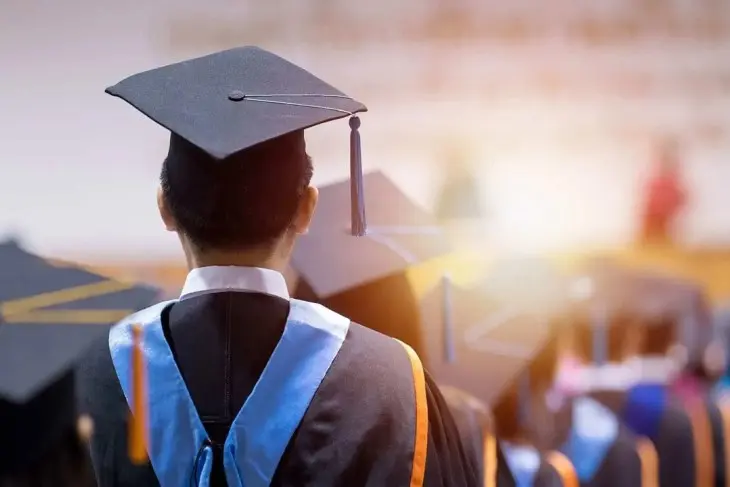 Beasiswa untuk Mahasiswa Berprestasi tapi Kurang Mampu: Jalur yang Sering Terlewatkan